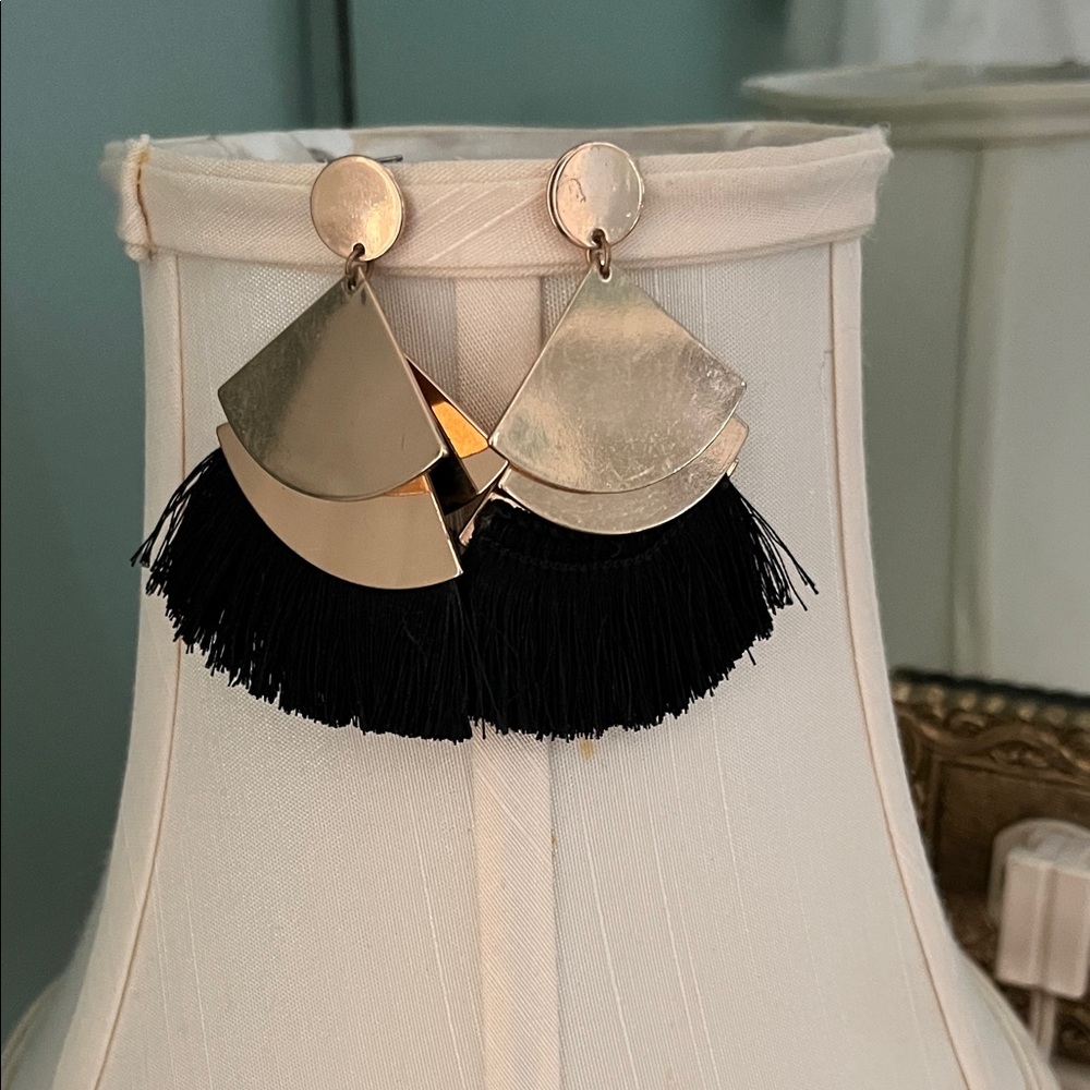 Elegant Gold and Black Fan Fringe Earrings